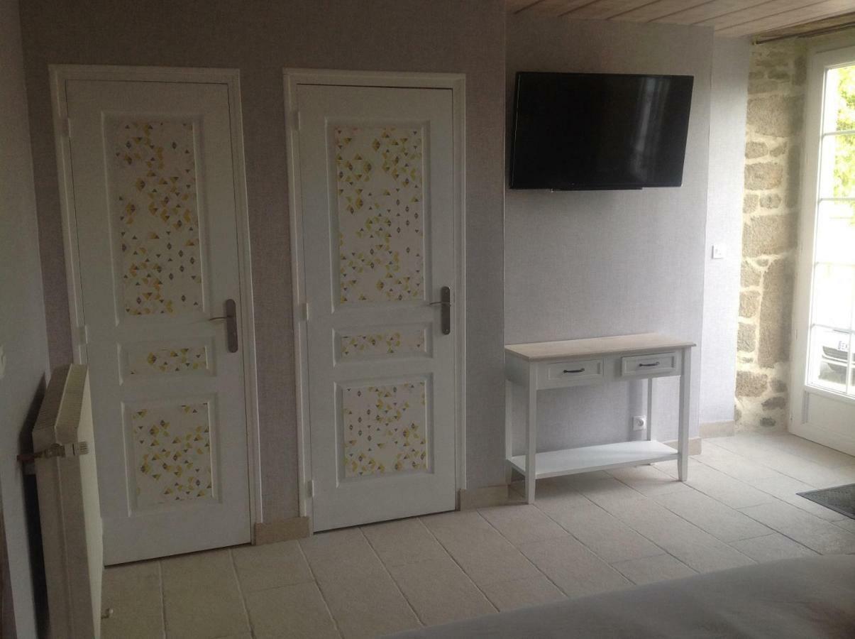Les Rocailles Hotell La Foret-Auvray Exteriör bild