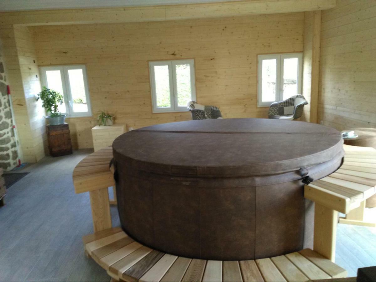 Les Rocailles Hotell La Foret-Auvray Exteriör bild